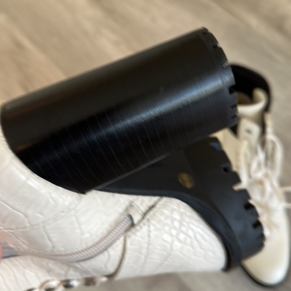 Vince Camuto Womens Ermania Boots NWOT lace ups in perfect shape **FINAL PRICE** - Picture 5 of 8